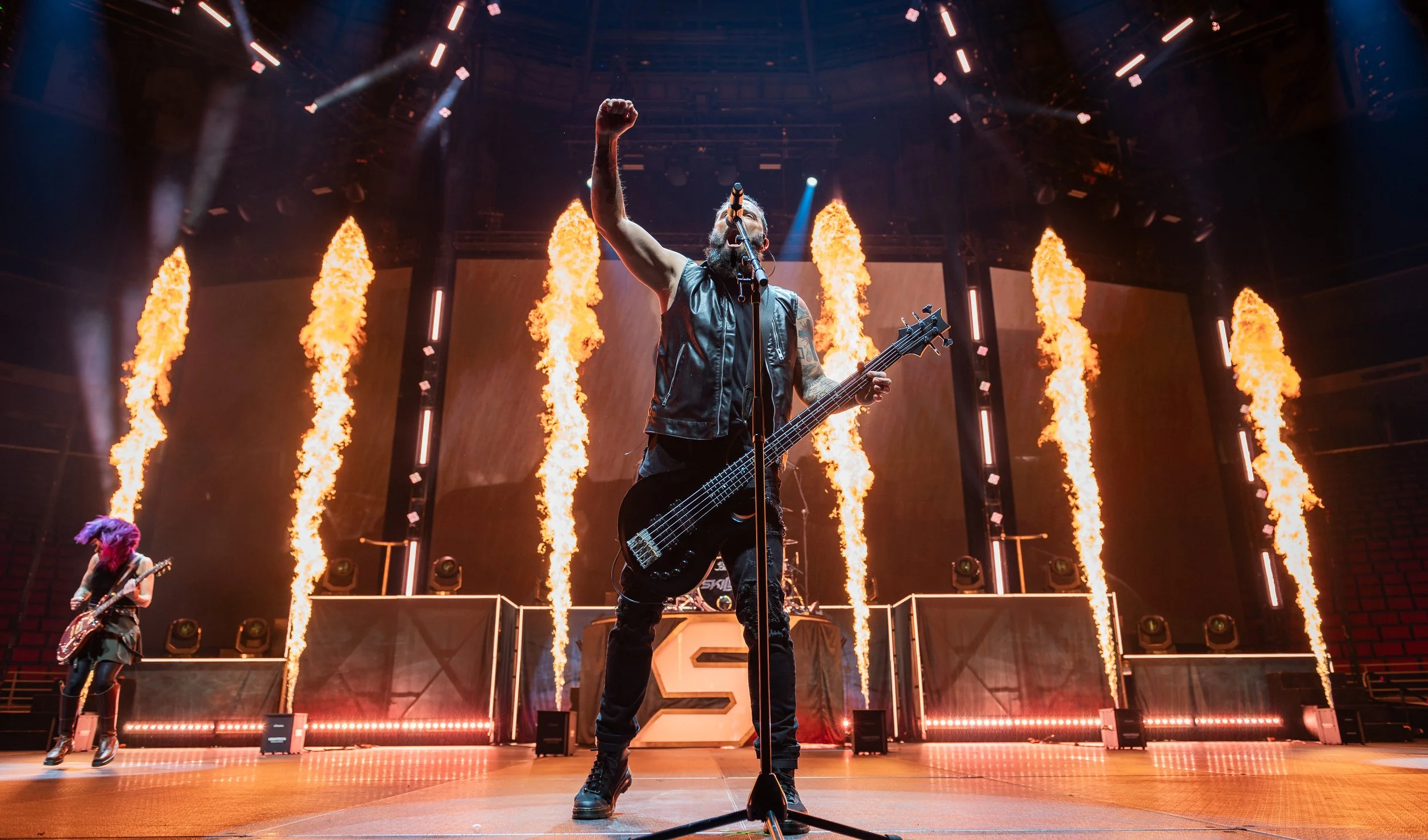 Skillet playing live